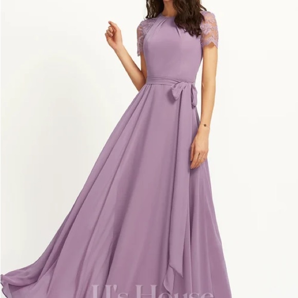 Size 2 like new the dress has a ribbon not the one in jjhouse picture - Picture 4 of 4